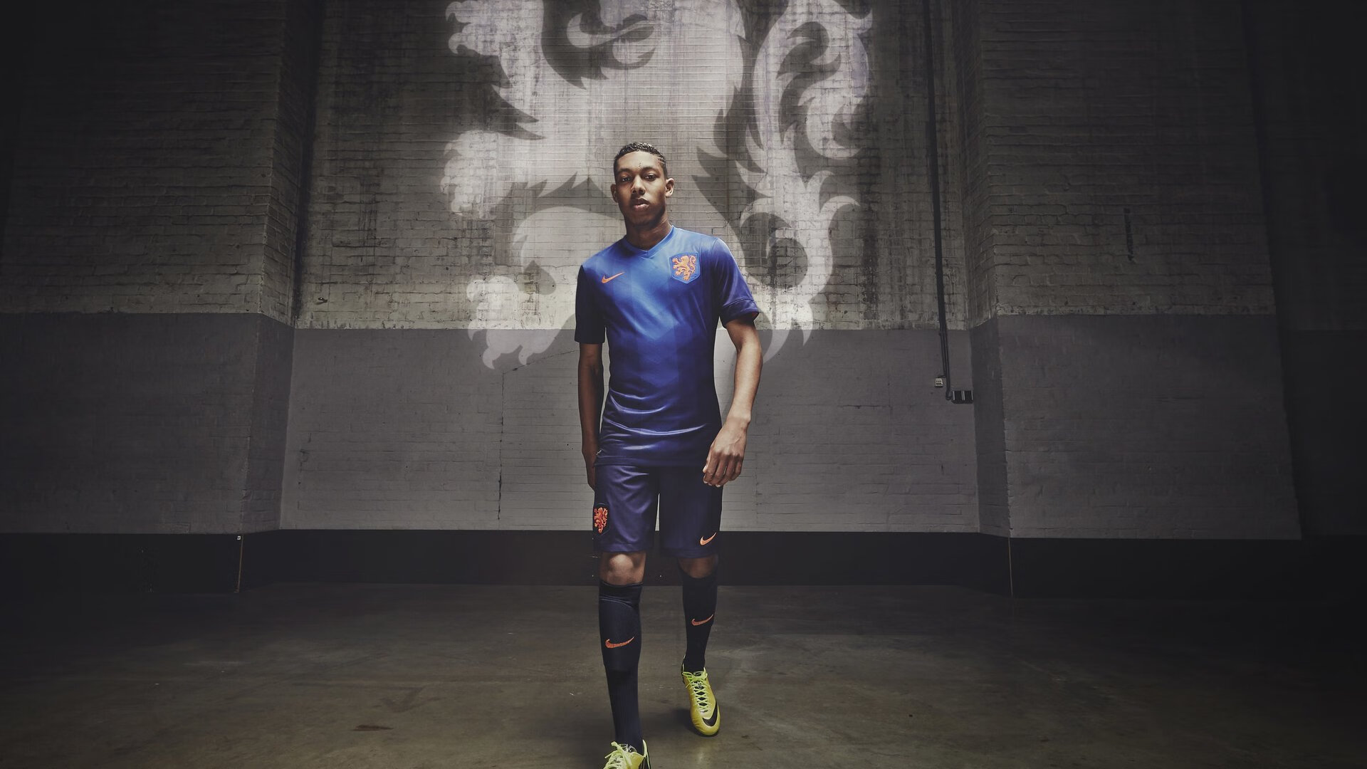 IM体育赛事直播入口-宿命对决，温网血脉碾压拉沃尔杯，蒂姆率队展露王者之气